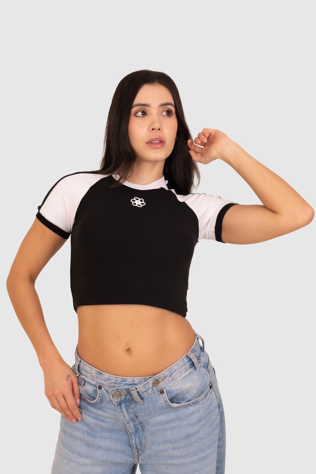 RINGER TEE-NEGRA