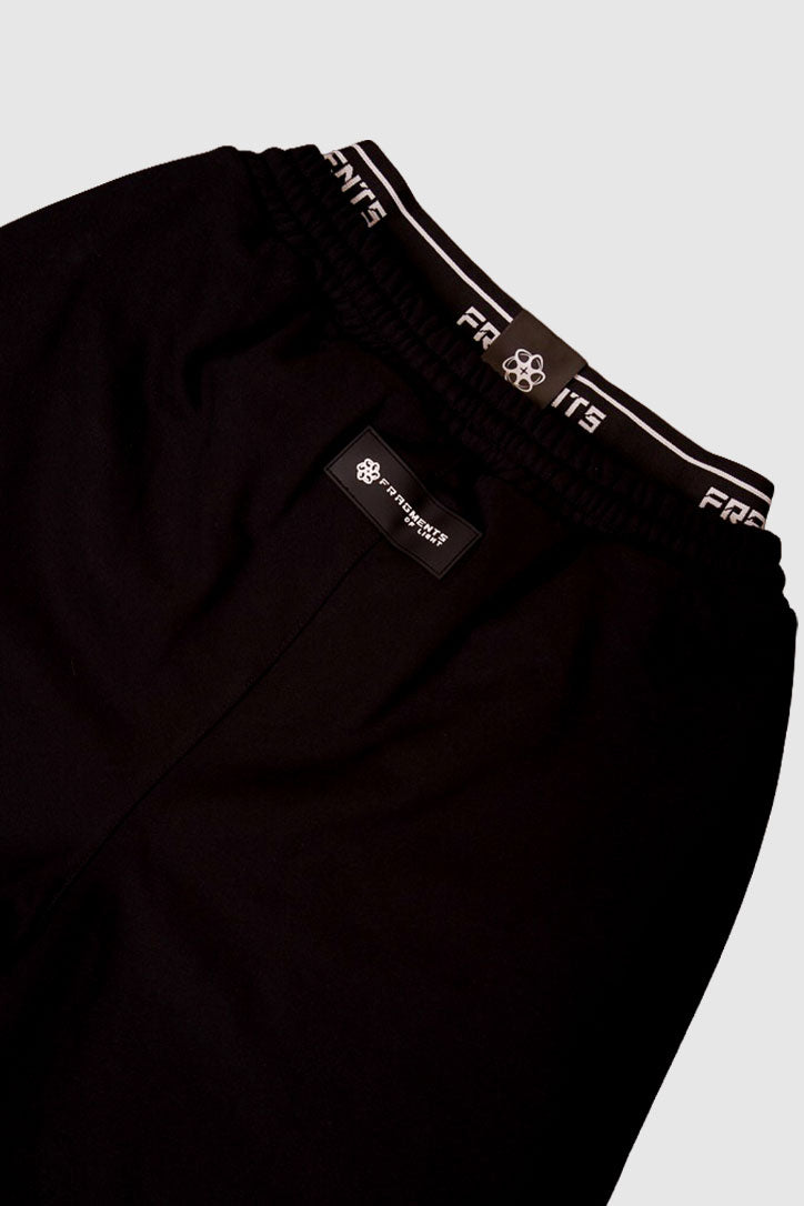 SUDADERA NEGRA CON ELASTICO