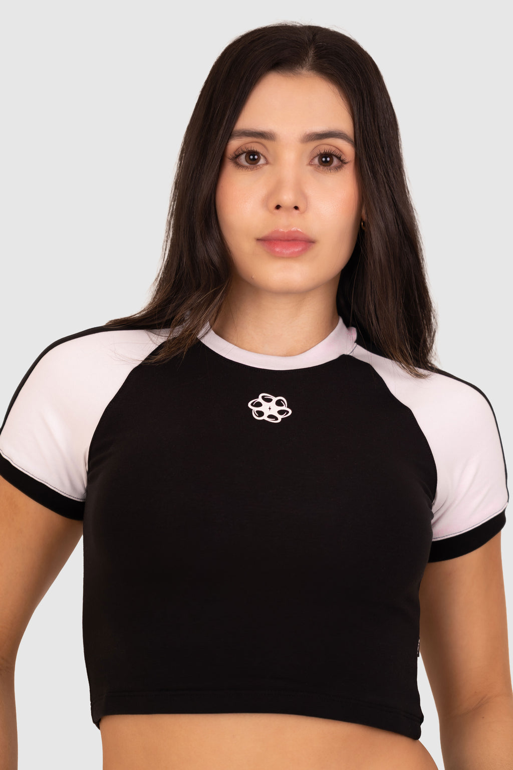 RINGER TEE-NEGRA
