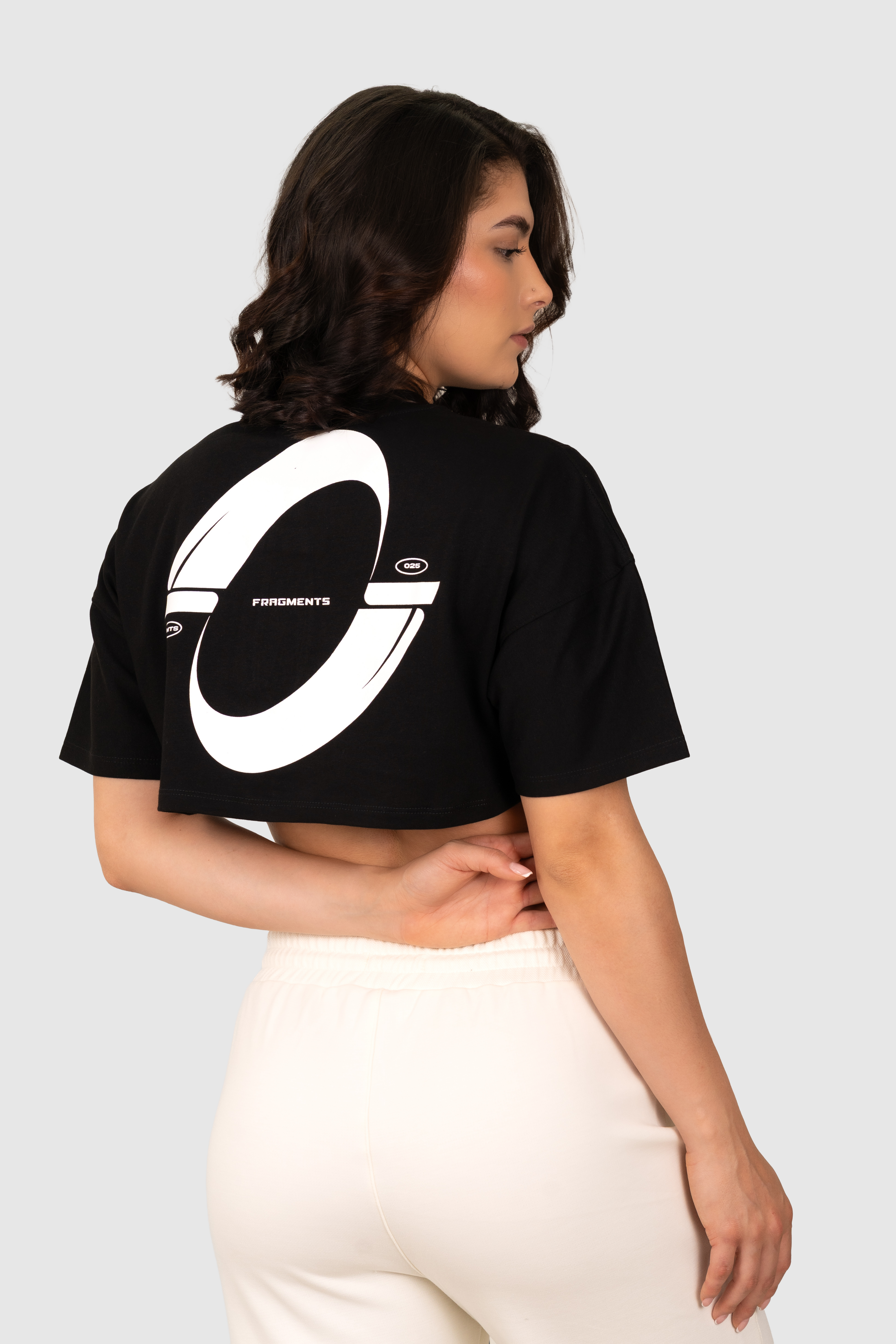 CROP-TOP BLACK FORM