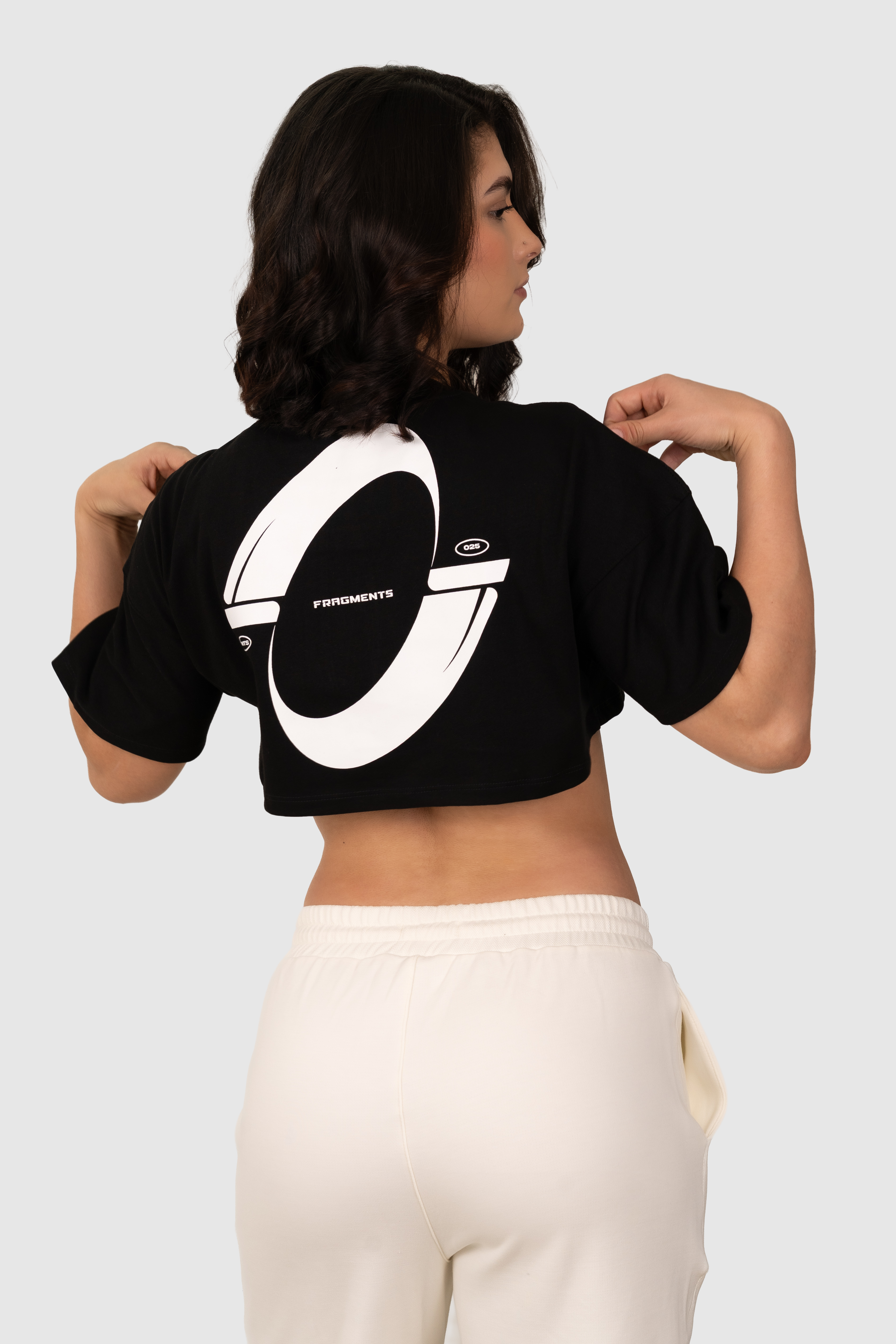 CROP-TOP BLACK FORM